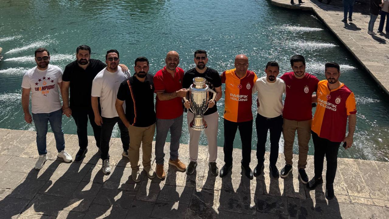 Galatasaray’ın şampiyonluk kupası Balıklıgöl’de sergilendi!