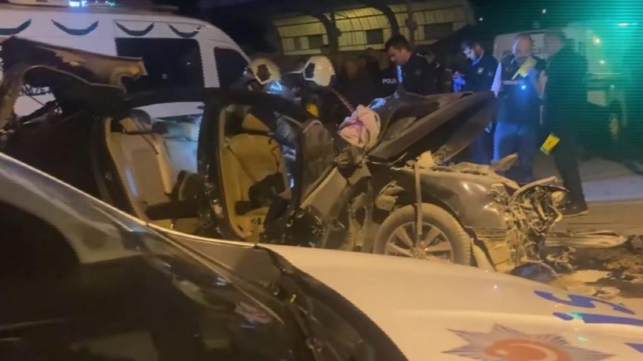 Hızını alamayan otomobil kamyona çarptı: Çok sayıda ölü var!
