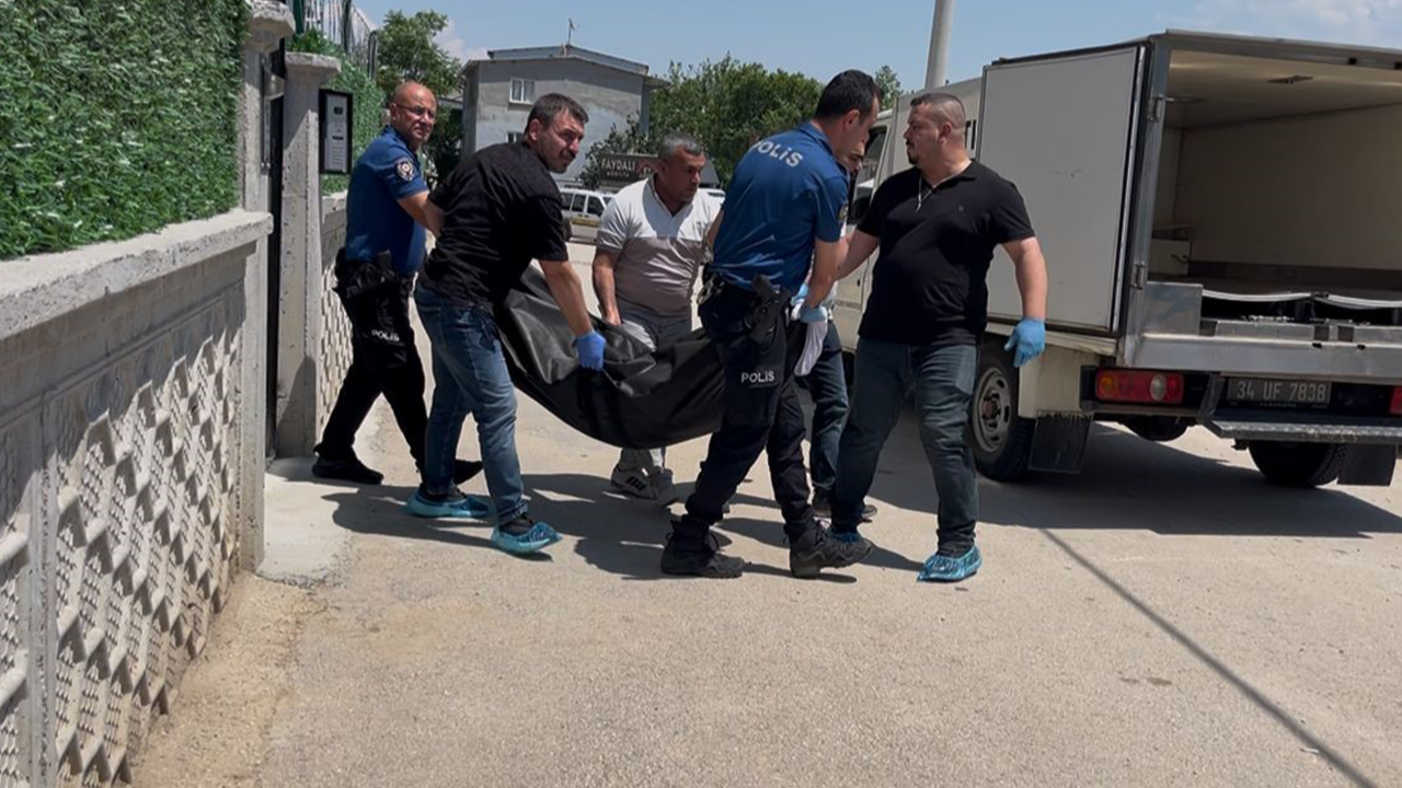 Oğlunun önünde defalarca bıçakladı!