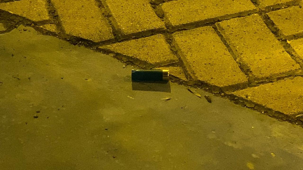 Parktaki gençlere pompalı tüfekle saldırı!