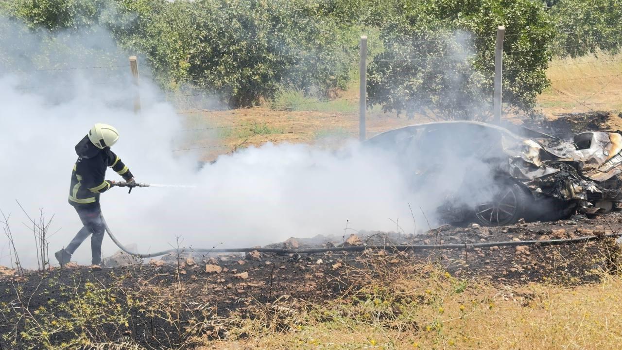 Urfa'da feci kaza: Araç küle döndü!