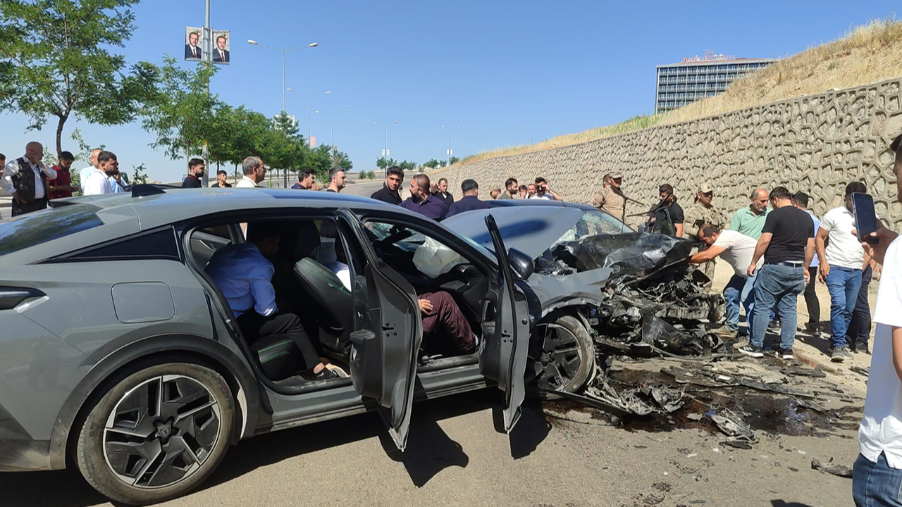 Karşı şeride geçen otomobille cip çarpıştı: Ölü ve yaralılar var