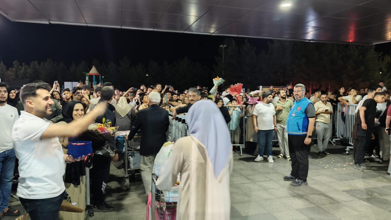 Şanlıurfa ilk hacılarını çoşkuyla karşıladı!