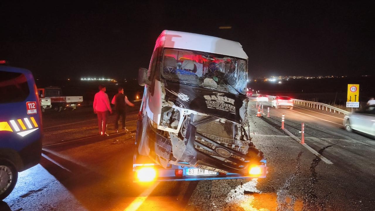 Siverek’te minibüs ile arazöz çarpıştı! Feci kazada çok sayıda yaralı var!