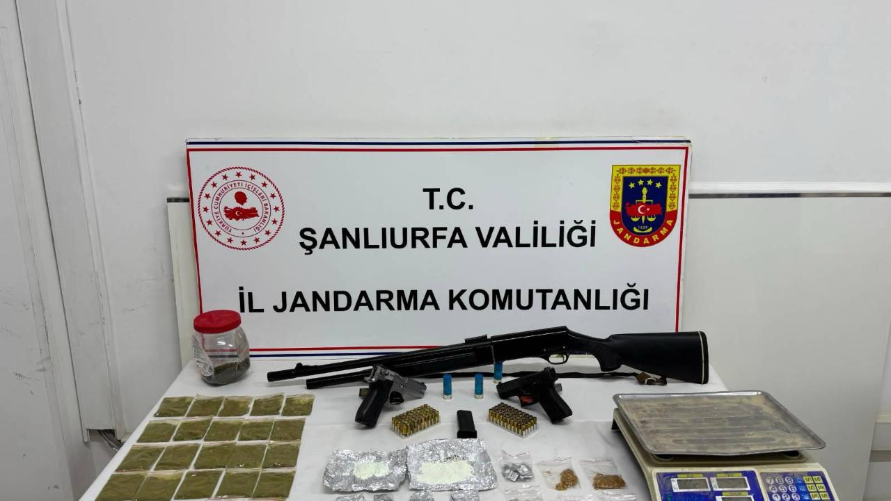 Suruç'ta narkotik operasyonu! Uyuşturucu ve silah ele geçirildi!