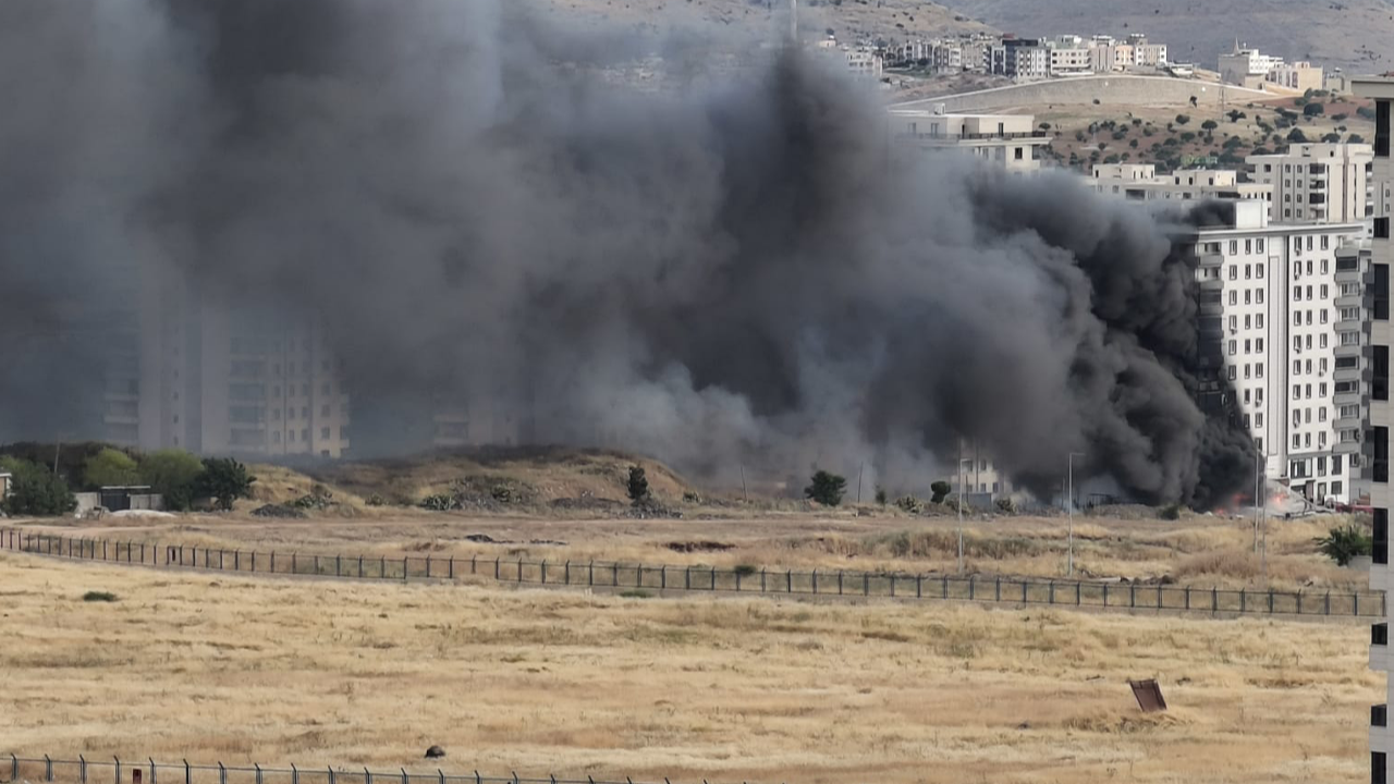 Urfa'da korku dolu anlar: Alevler binayı sardı!