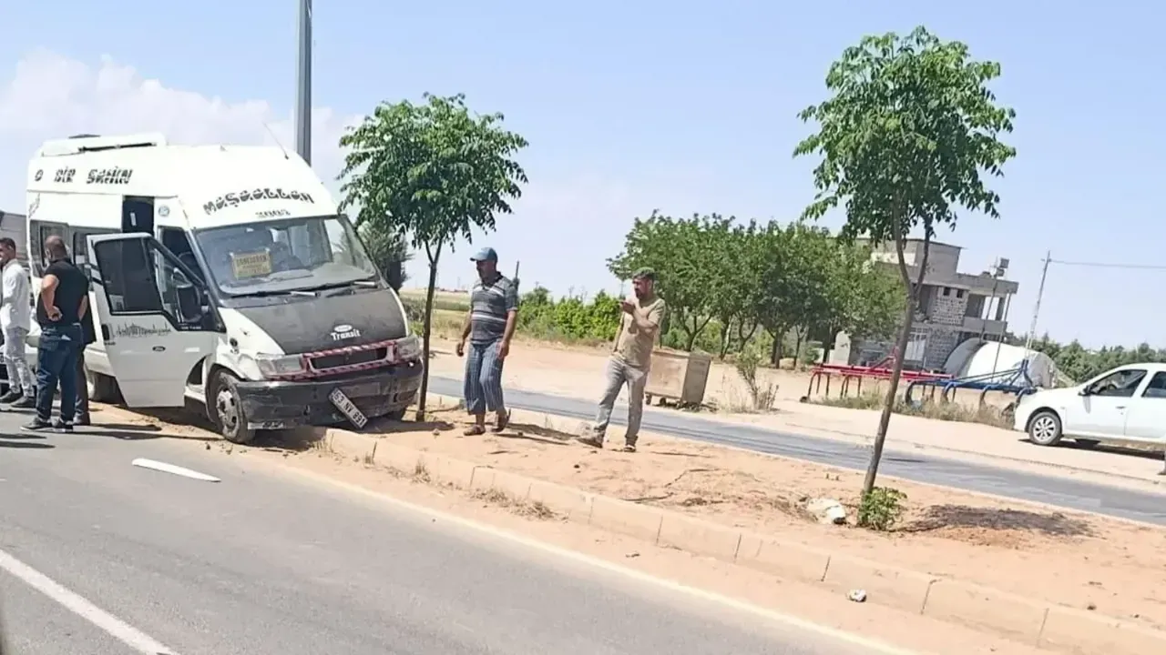 Urfa’da yolcu taşıyan araç kaza yaptı!