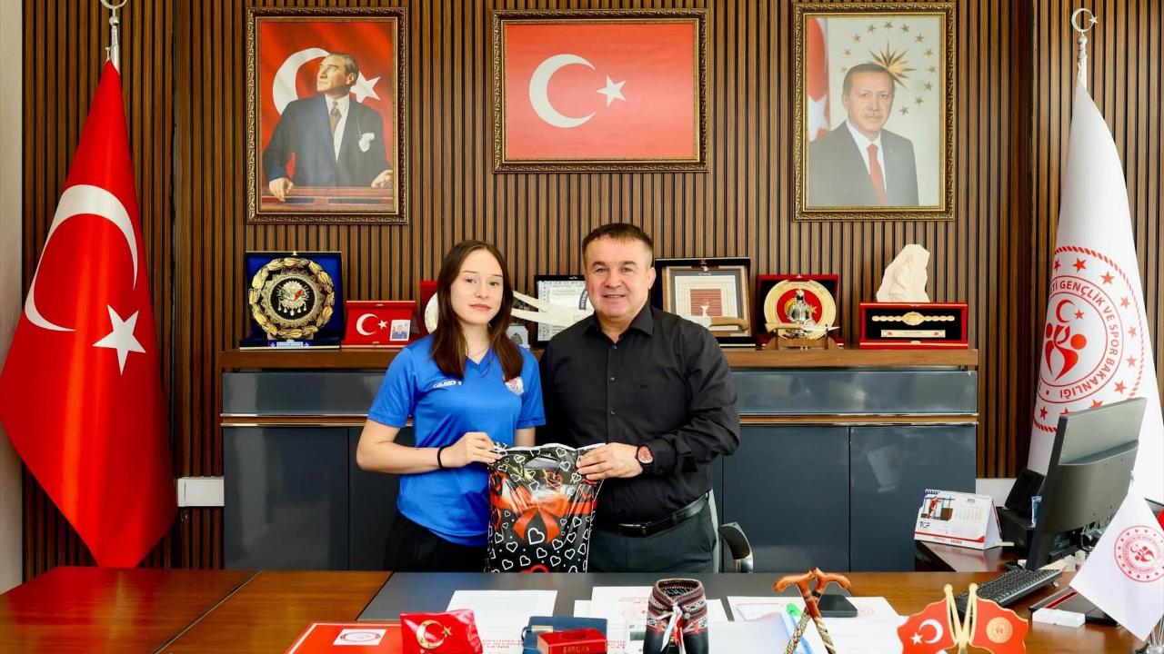Genç halterciden Türkiye üçüncülüğü!