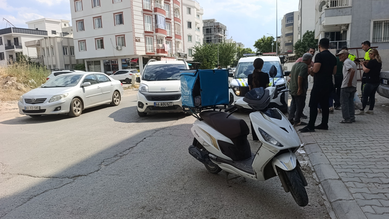 Hafif ticari araç ile motosiklet çarpıştı: Yaralı var!
