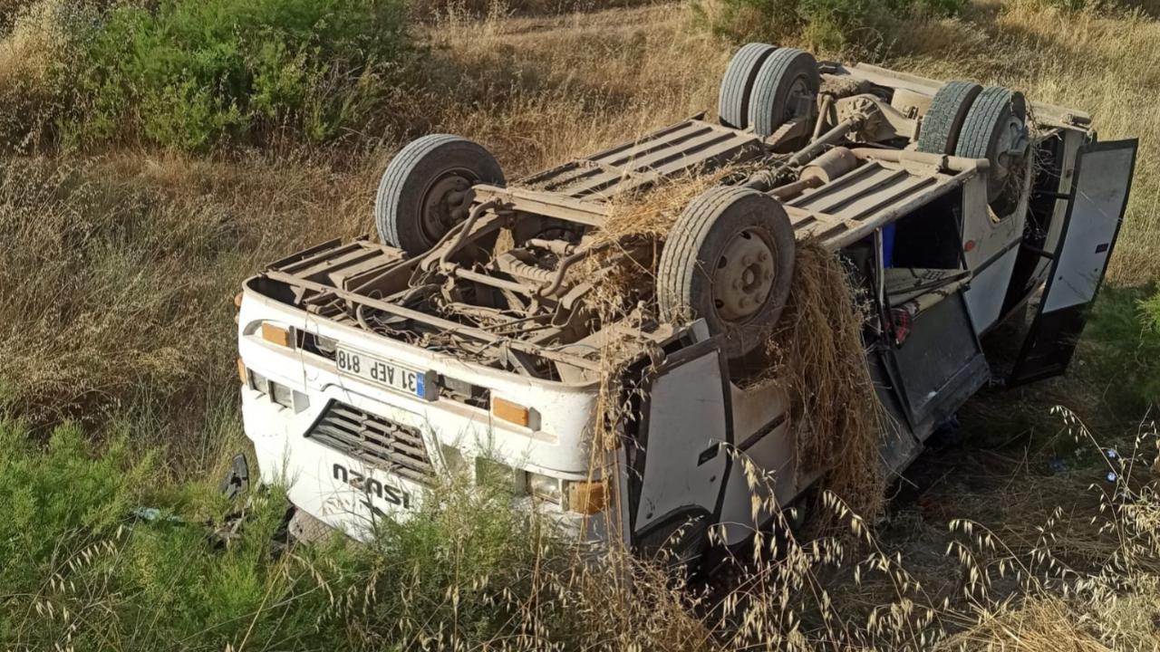 Tarım işçilerini taşıyan minibüs devrildi! 6'sı çocuk çok sayıda yaralı var!