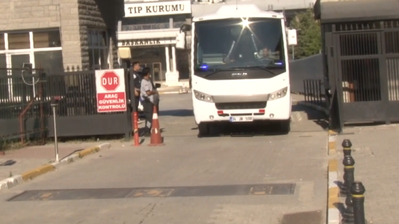 Ünlü şarkıcı tutuklandı!