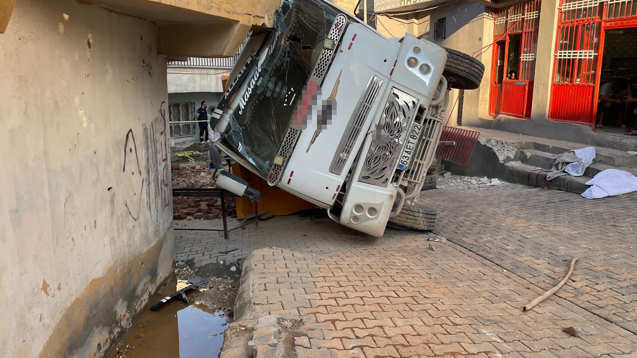 Urfa'da acı olay: Kamyonetin altında kaldı!