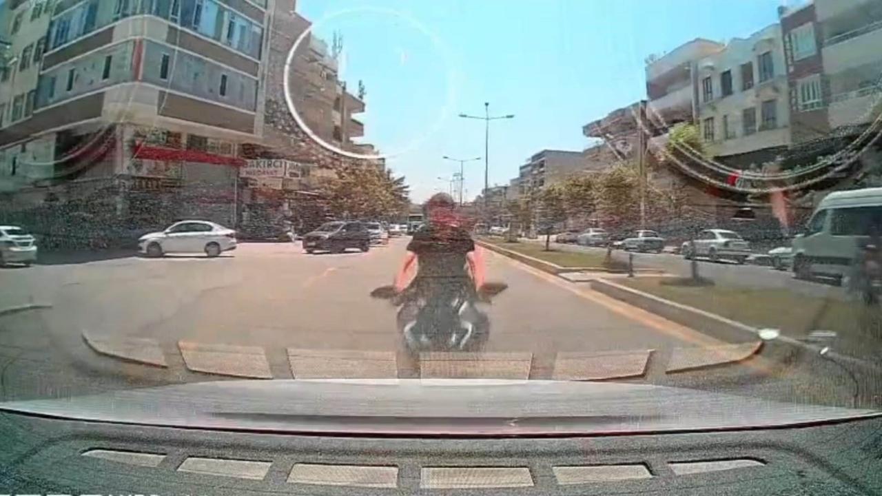 Urfa'da motosiklet ile otomobil çarpıştı!