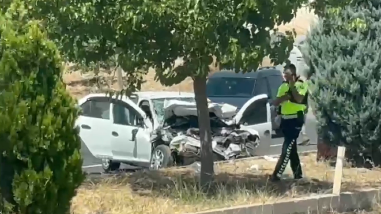 Urfa'da otomobil yolcu minibüsüne çarptı: Çok sayıda yaralı var