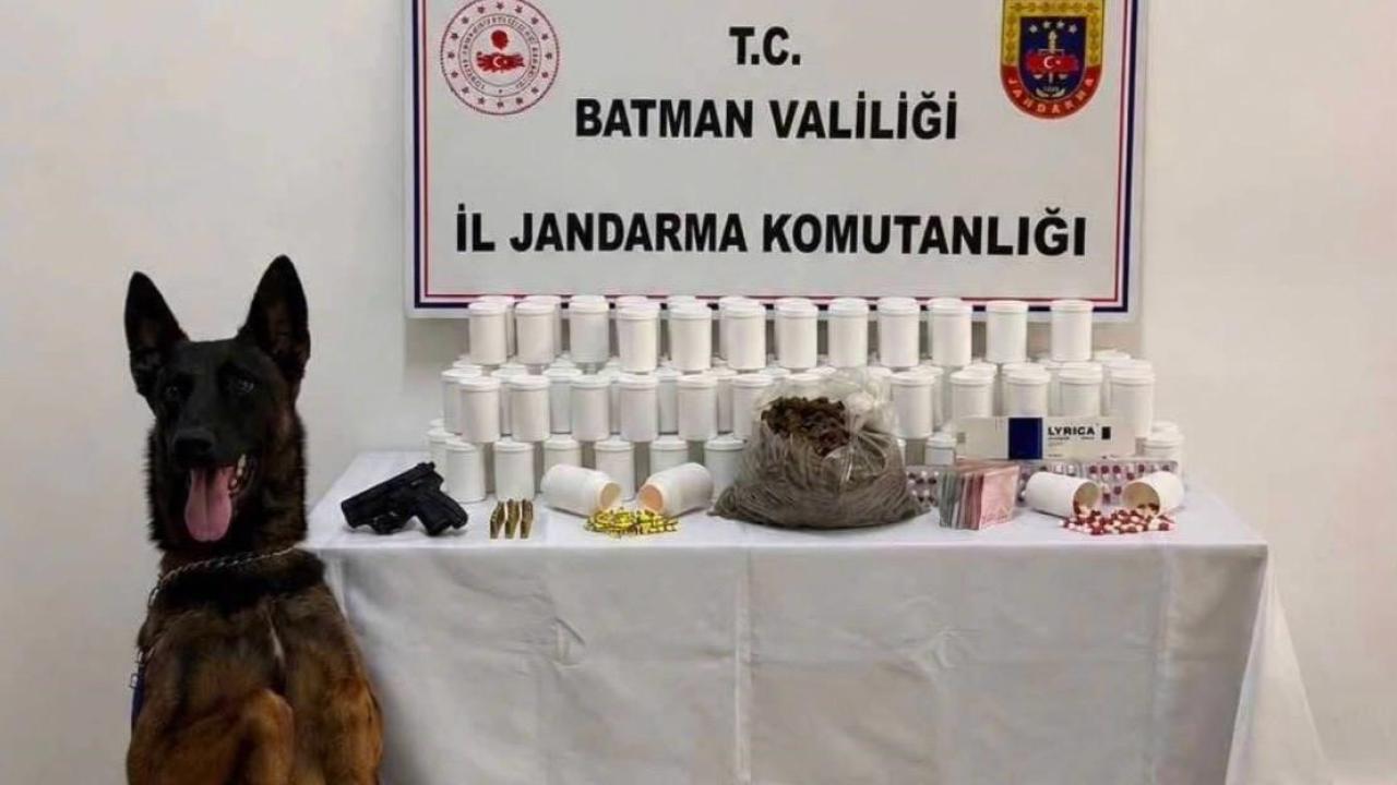 Narkotik operasyonu: 10 binden fazla uyuşturucu hap ele geçirildi!