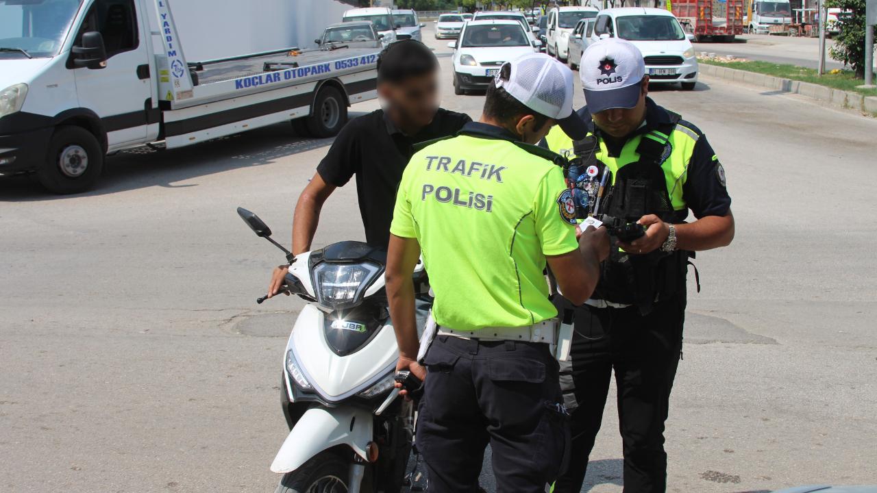 Denetimden kaçarken yakalandı: Cezası dudak uçuklattı!