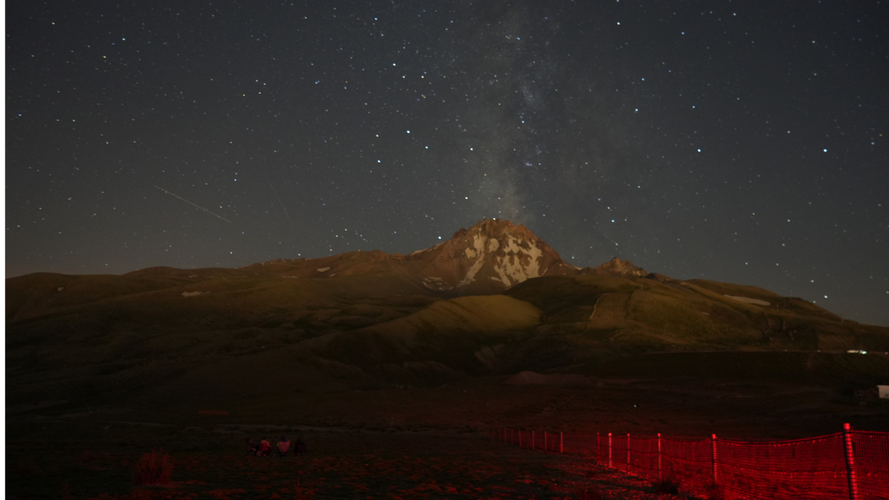 Erciyes zirvesinde meteor yağmuru coşkusu!