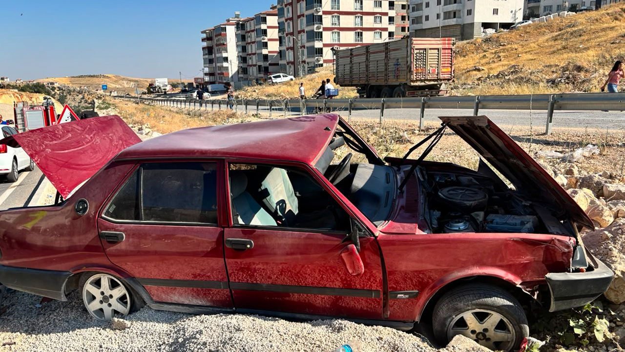 Kontrolden çıkan otomobil şarampole girdi: Yaralı var!