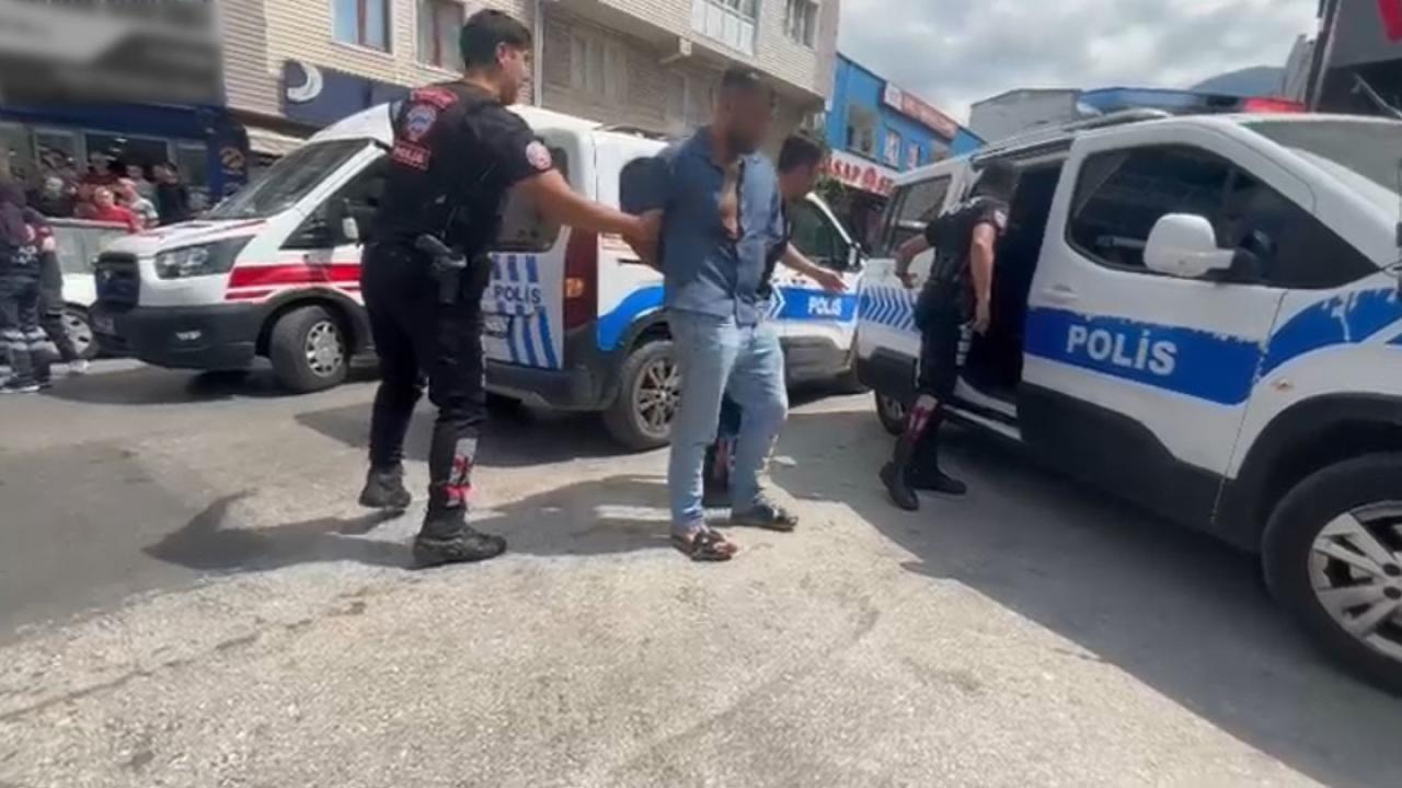 Polis bıçağı elinden aldı: Faciayı önledi!