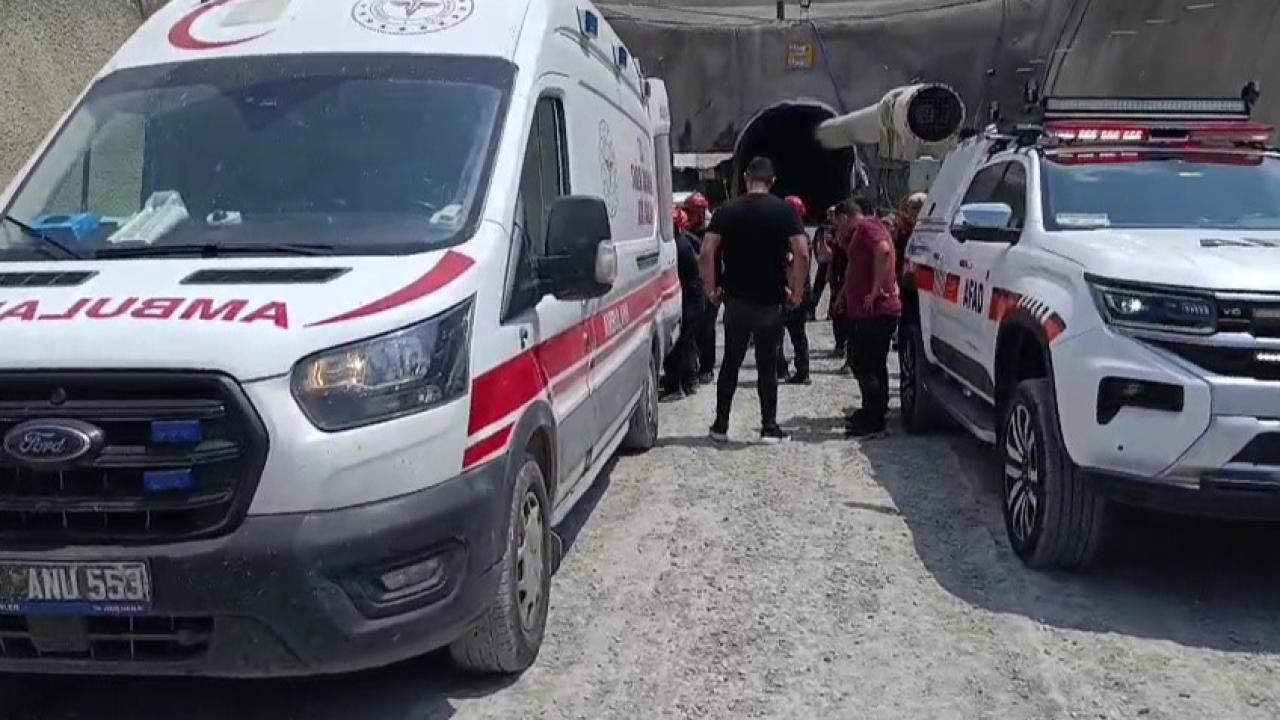İçme suyu projesinde göçük: Yaralı ve ölü var!
