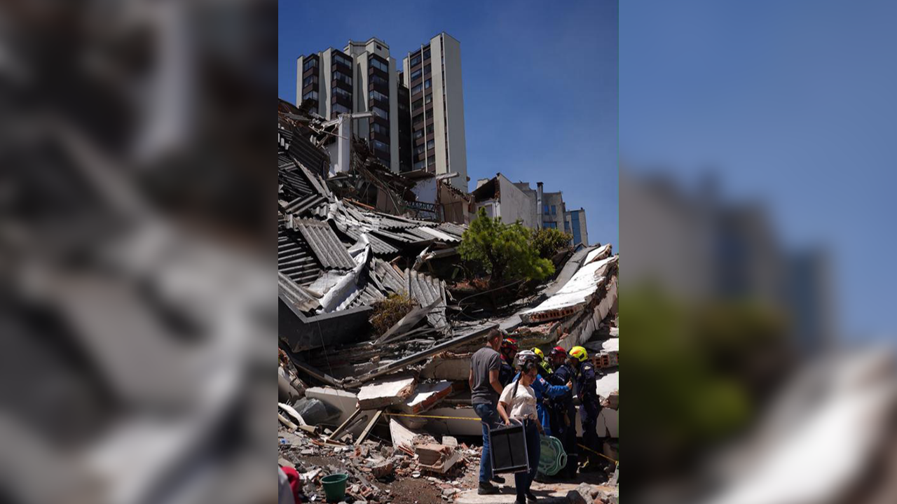 7.4 büyüklüğünde deprem: Çok sayıda kişi hayatını kaybetti!
