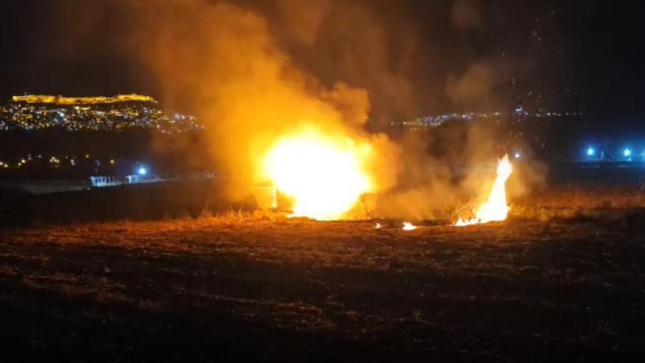 Yanan otomobil alev topuna döndü!