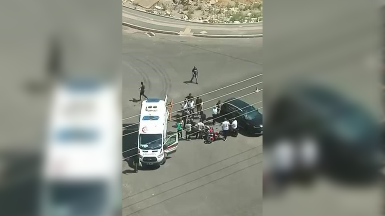 Feci kaza: Motosiklet sürücüsü savruldu!