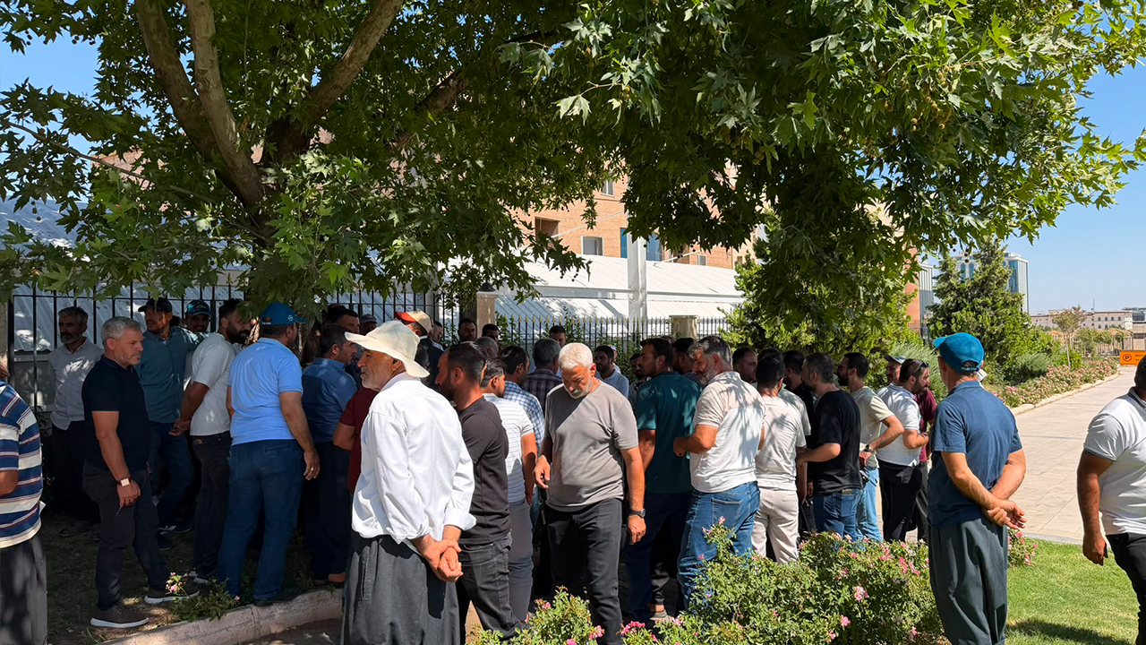 Şanlıurfa Valiliği önünde eylem: 10 gündür elektirik ve su yok!