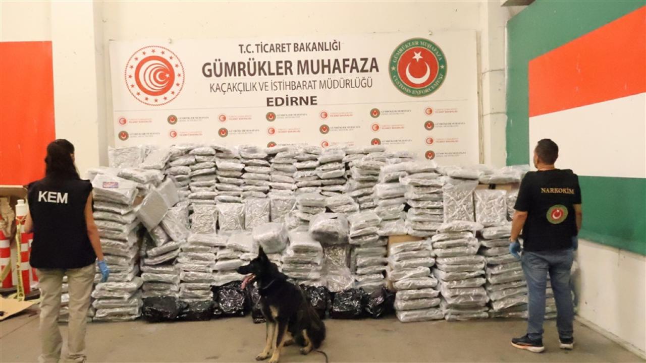 Sınırda zehir tacirlerine dev darbe! 810 kilo ele geçirildi!