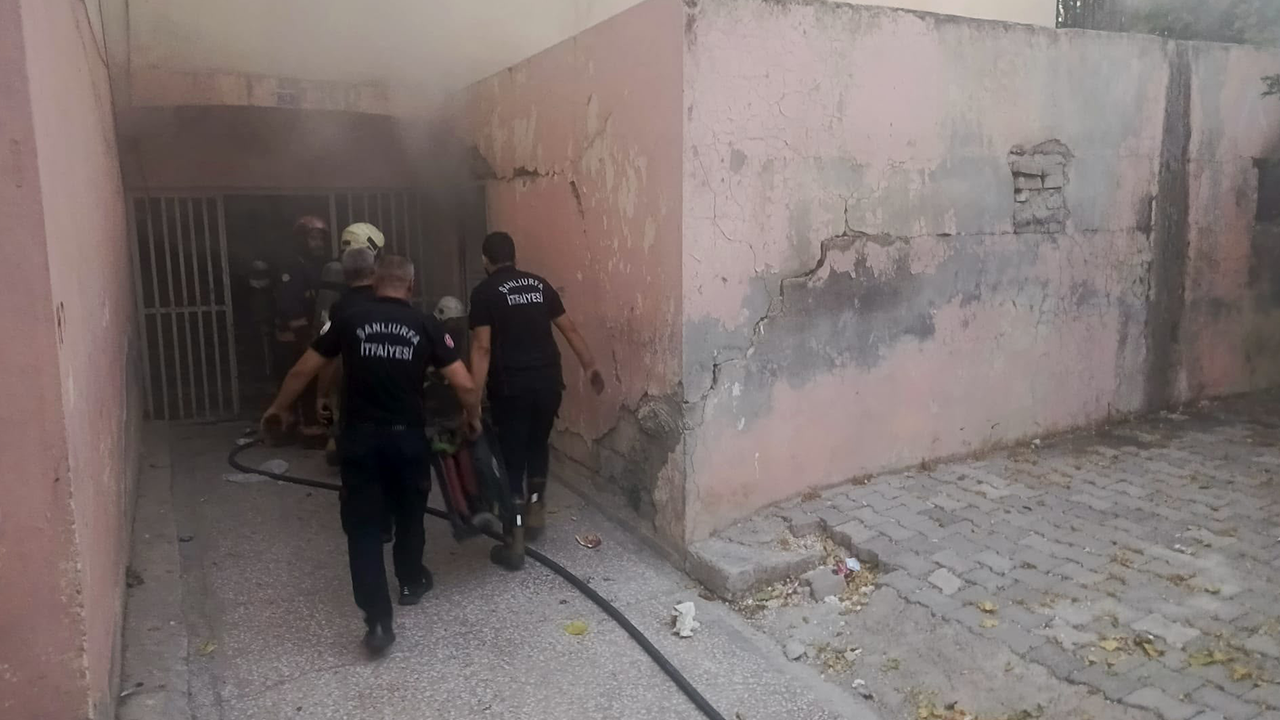 Urfa’da bodrum katta korkutan yangın!