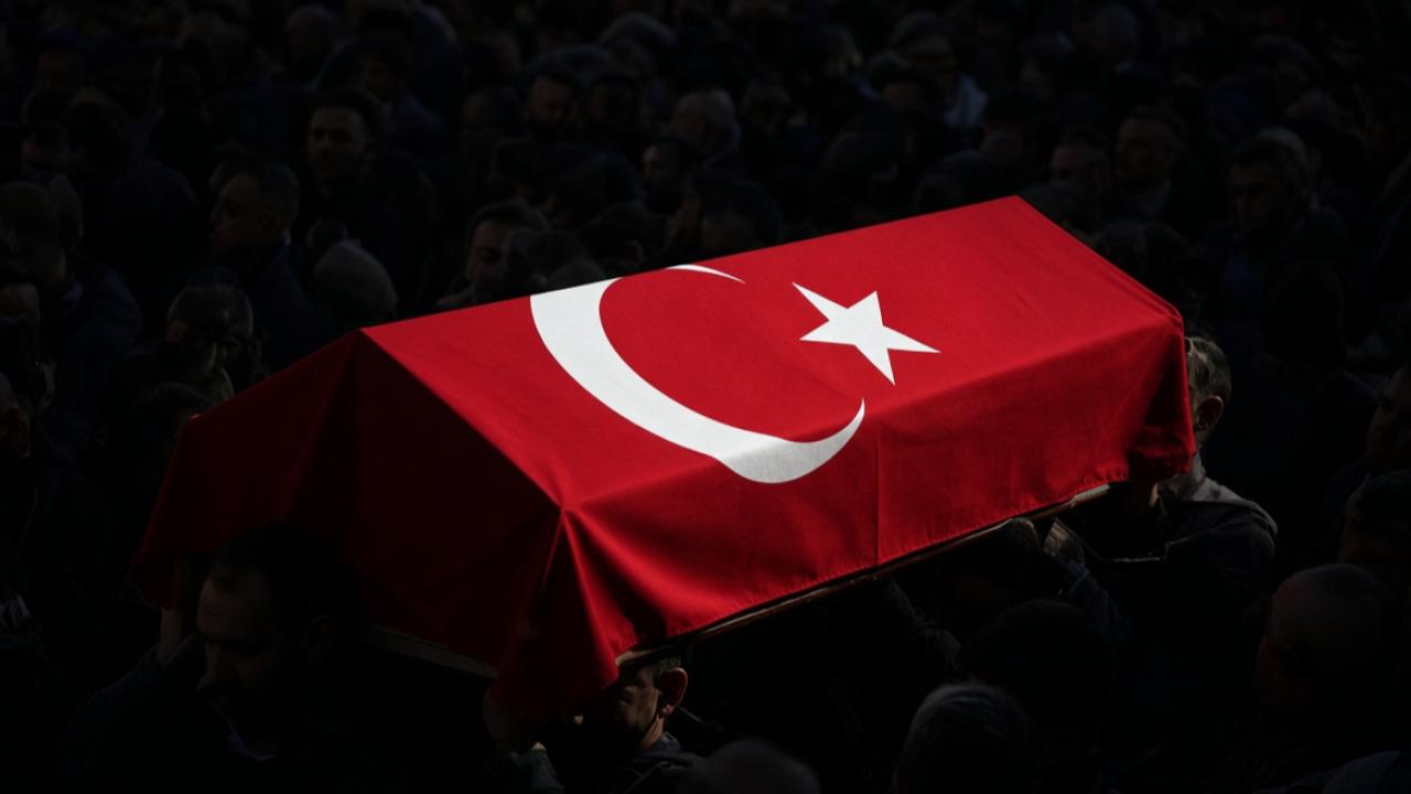 Askeri araç devrildi! Bir asker şehit oldu!