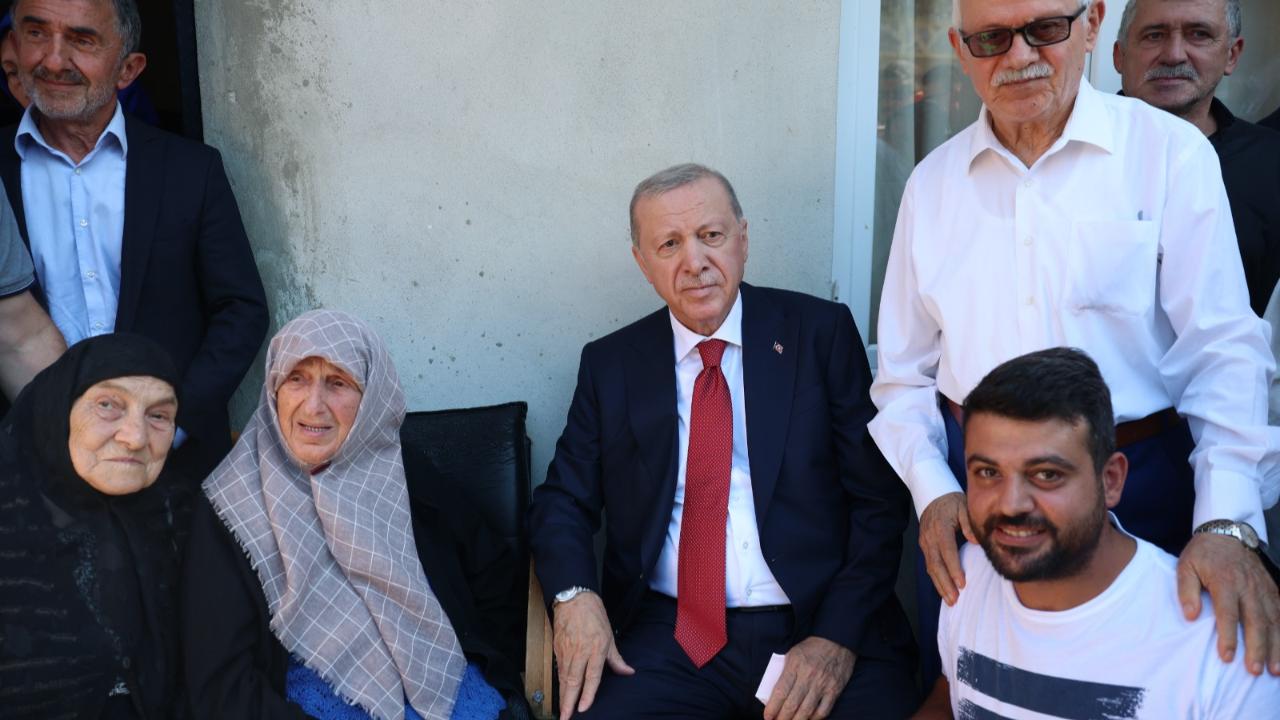 Cumhurbaşkanı Rize'de komşularını ziyaret etti!