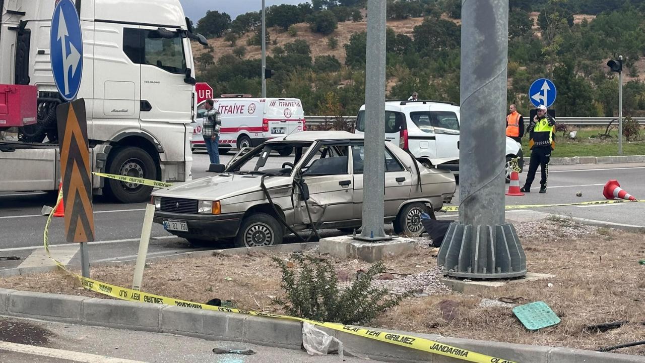 Feci kaza: Yolcu otobüsü ile otomobil çarpıştı!