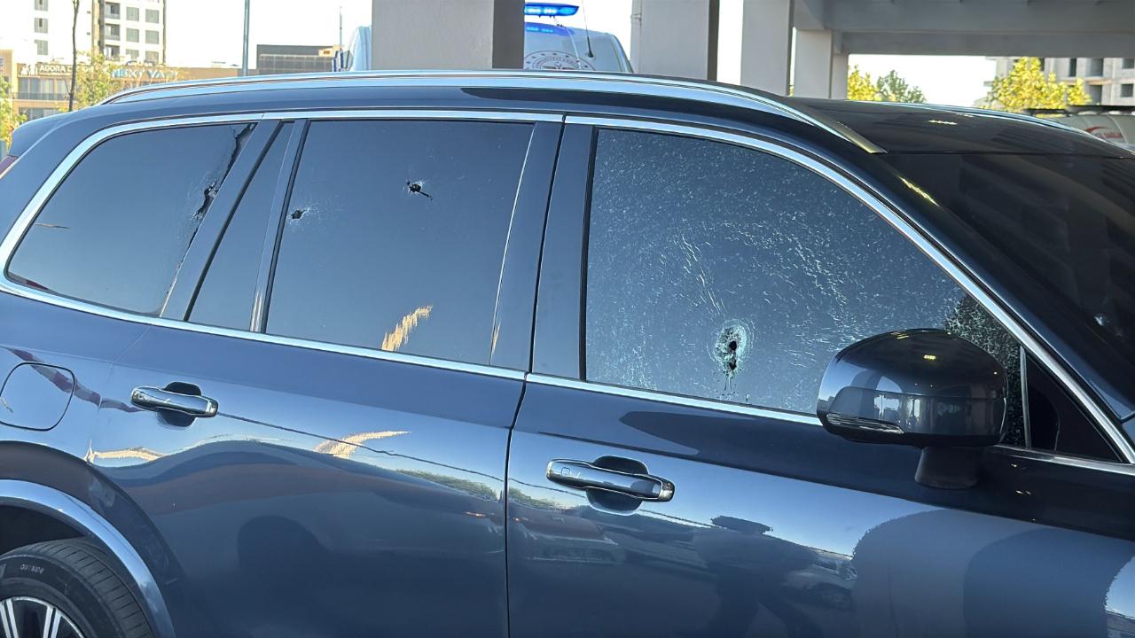 Işıkta duran otomobile silahlı saldırı!