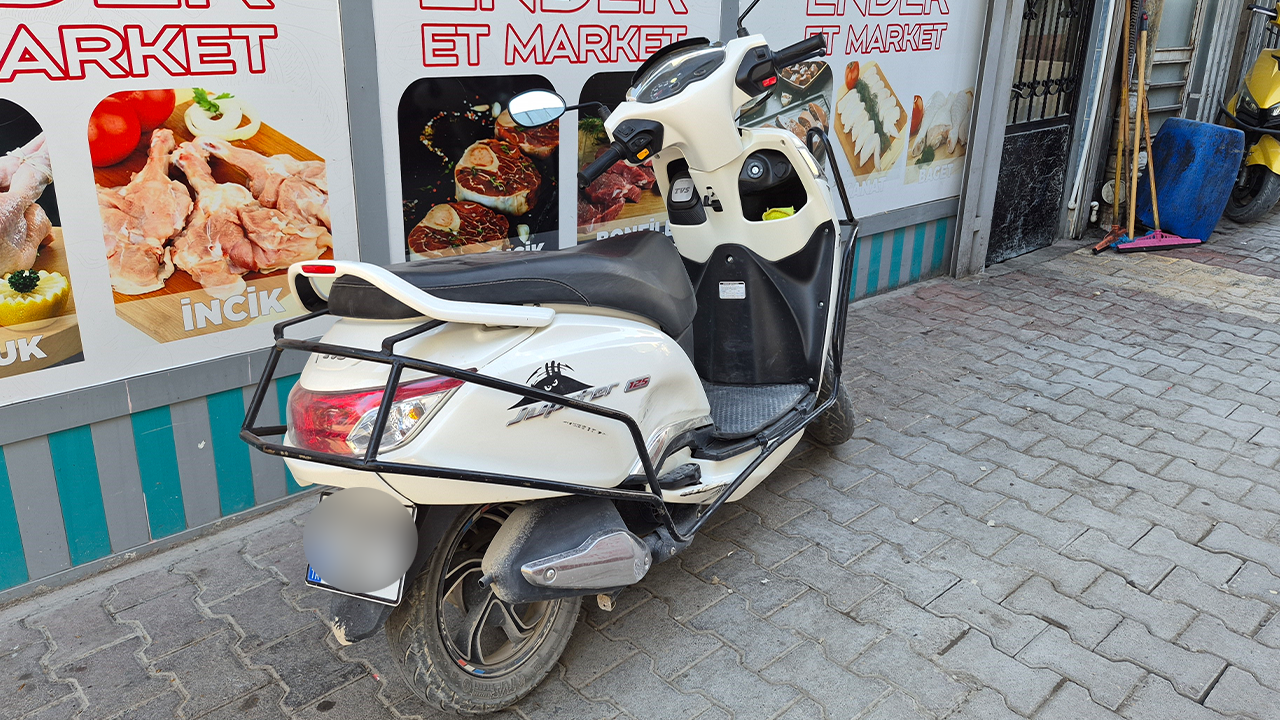 Otomobil ile motosiklet çarpıştı: Yaralı var!