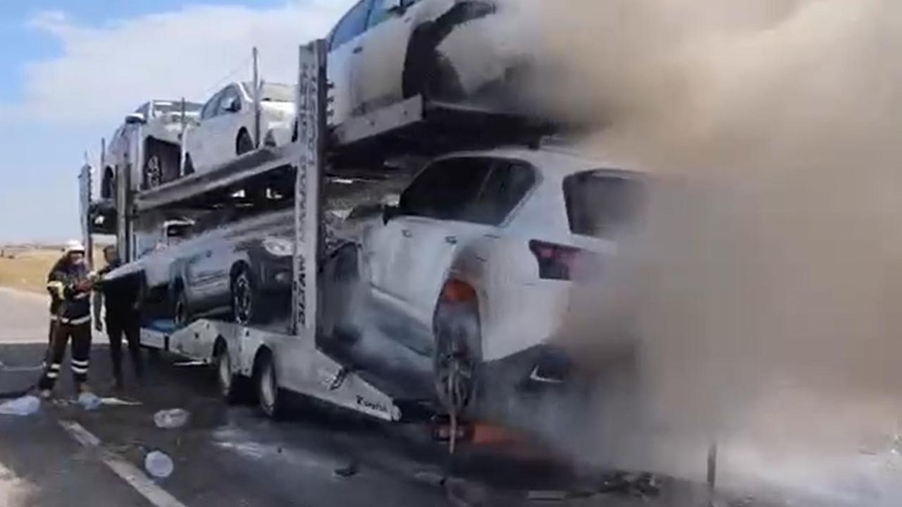 Otomobil yüklü TIR yandı!