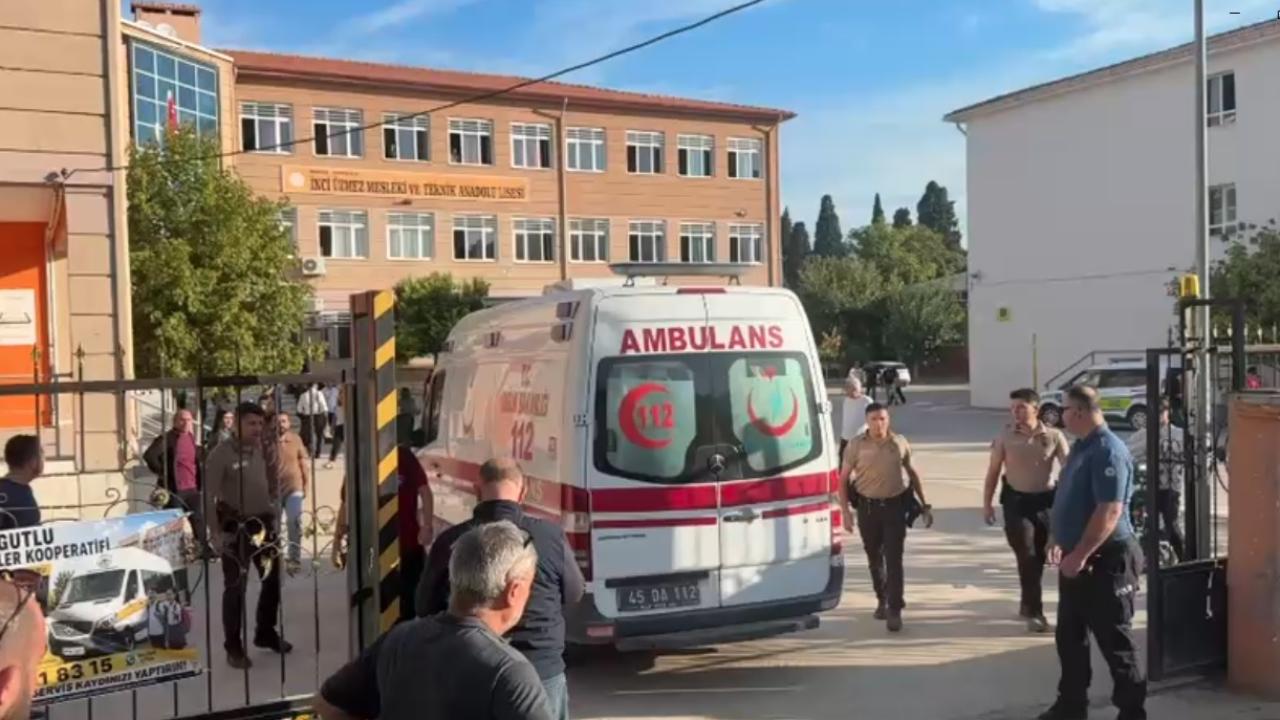 Okul önünde silahlı saldırı: Yaralı öğrenciler var!