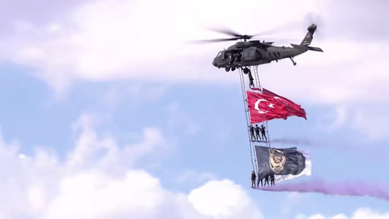 TEKNOFEST'te gurur veren görüntüler: T-70 helikopterle gökyüzünde şov!