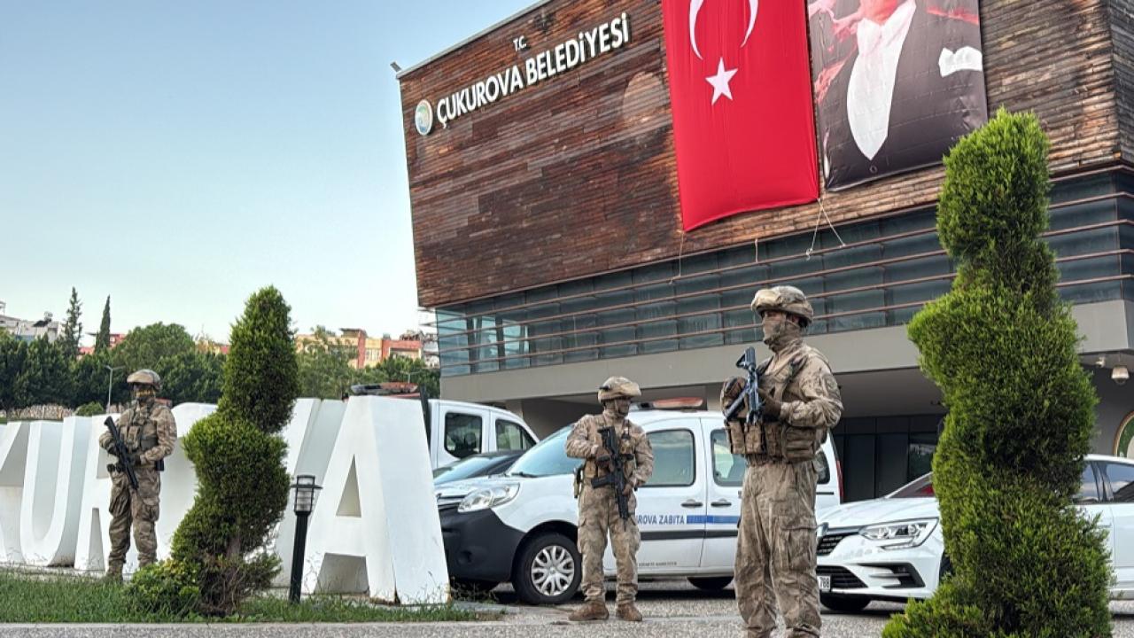 Çukurova Belediyesi'ne operasyon!