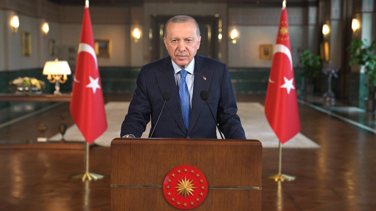 Cumhurbaşkanı Erdoğan: "Gurbeti, ikinci vatan eyleyen kardeşlerimiz için şükranlarımı iletiyorum"
