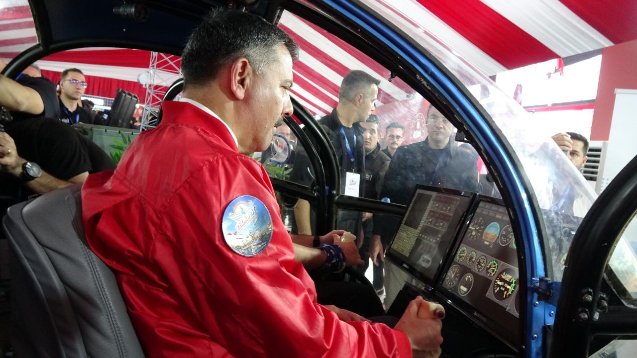 İçişleri Bakanı helikopter simülatöründe uçuş gerçekleştirdi!