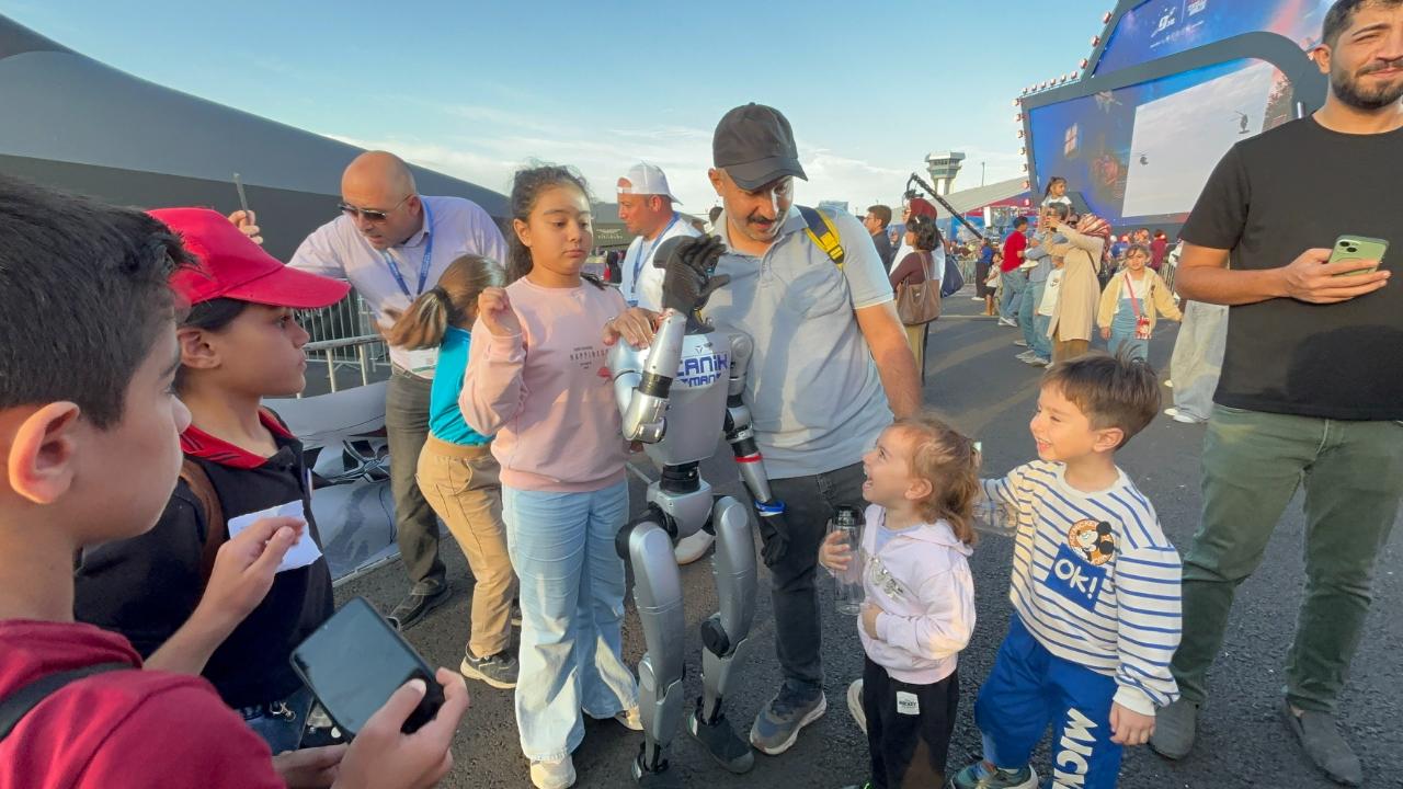 İnsansı robot, TEKNOFEST'in ilgi odağı oldu!