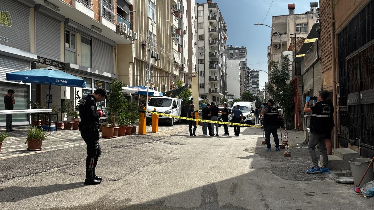 İş yeri önünde silahlı saldırı: Ölü ve yaralı!