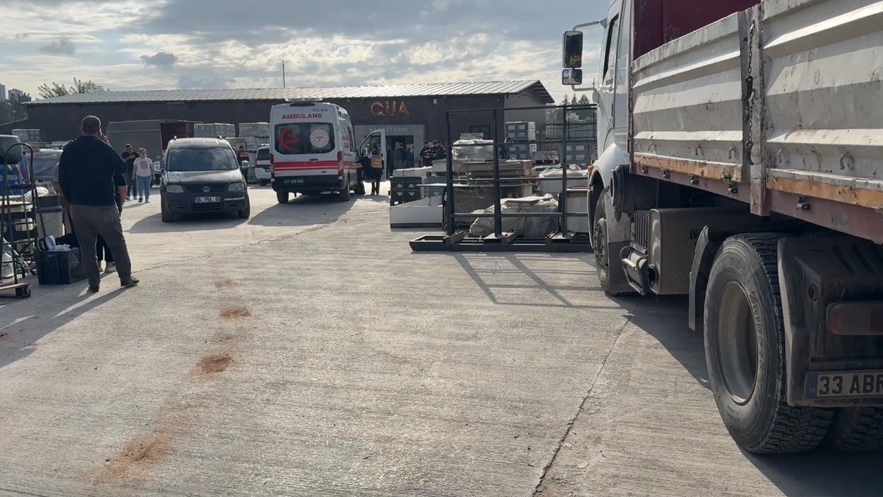 Mermer blok işçilerin üzerine devrildi: Ölü ve yaralı var!