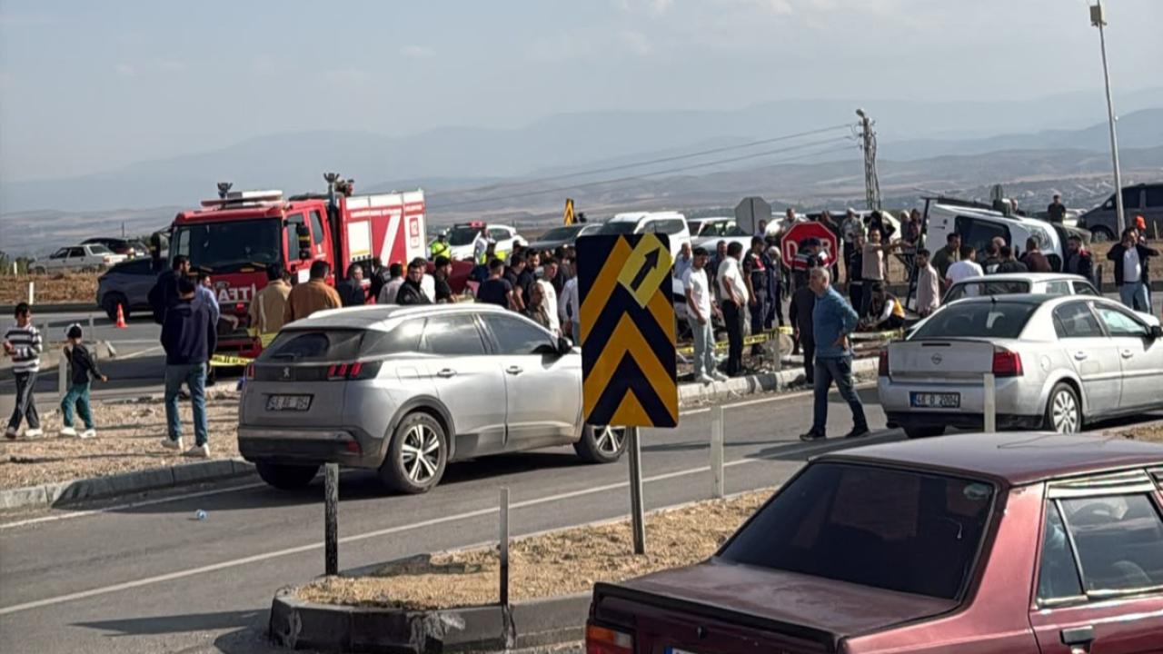 MHP’li vekilin konvoyu kaza yaptı: Ölü ve yaralılar var