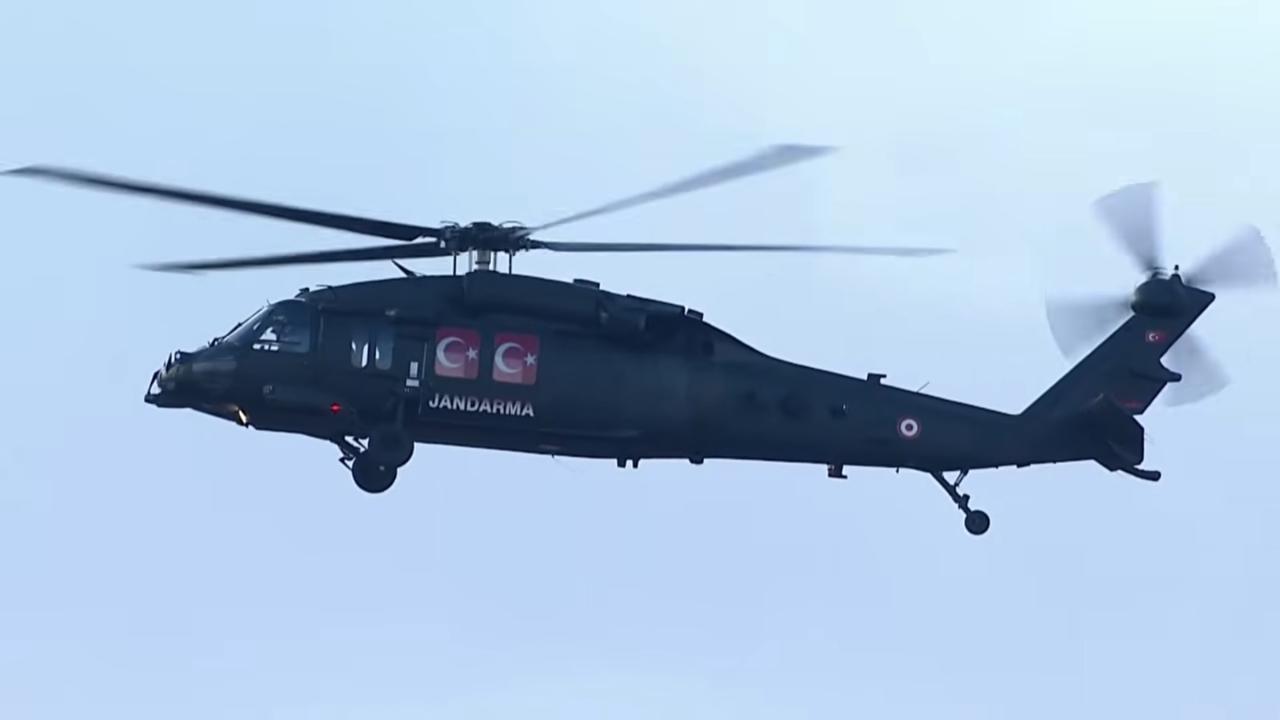 Urfa’da helikopterlerden gökyüzünde Harmandalı ve Zeybek şovu!