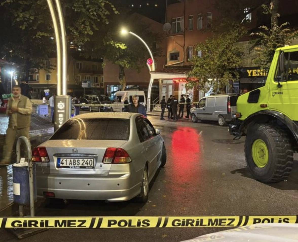 İzmit'te Jiletli Şahıs Silahla Vurularak Öldürüldü