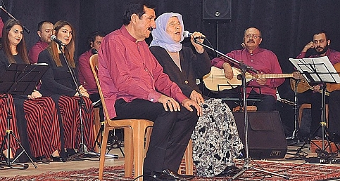 Konsere 85'lik ninenin uzun havası damga vurdu