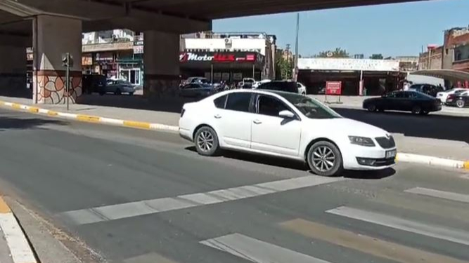 Şanlıurfa OSM Kavşağında Trafik Levha Eksikliği Sorun Yaratıyor