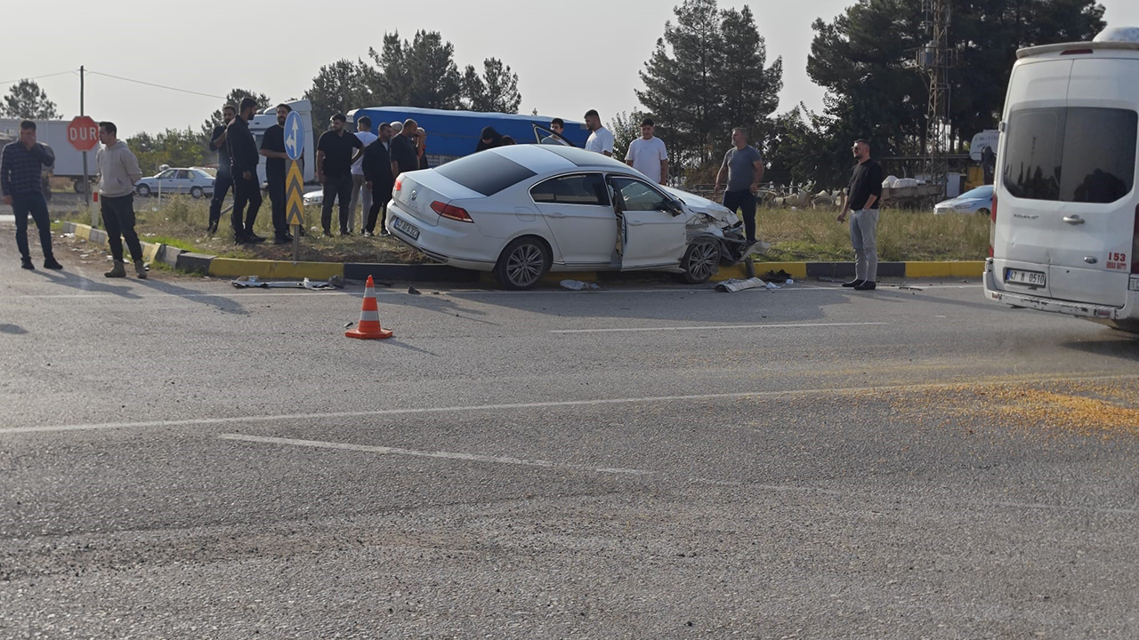 Otomobil ile TIR çarpıştı: Yaralılar var!
